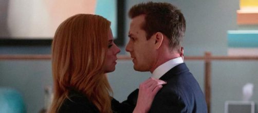 Suits season 7 Donna and Harvey kiss {Image via Instagram/suits_usa}