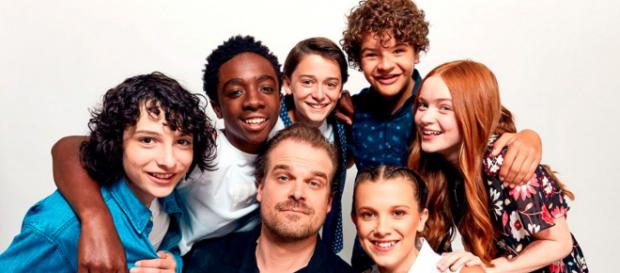 El elenco de Stranger Things lleno de juventud El elenco de Stranger Things lleno de juventud