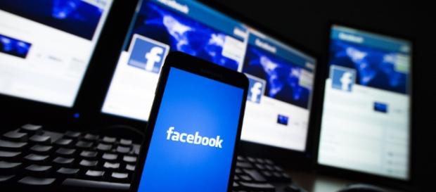 Facebook es una de las redes sociales más grandes. Facebook es una de las redes sociales más grandes.