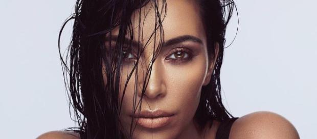 Kim Kardashian compradora del reloj Cartier dorado Kim Kardashian compradora del reloj Cartier dorado