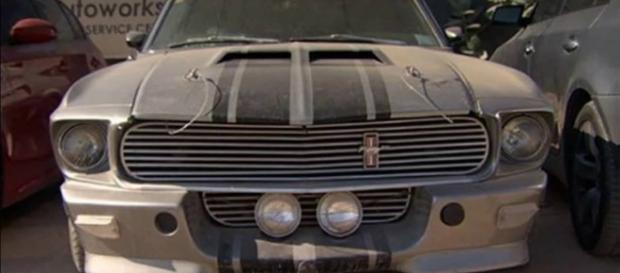 Mustang "Eleanor" Abandonado em Dubai Mustang "Eleanor" Abandonado em Dubai