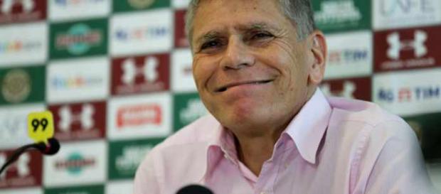 Paulo Autuori volta a garantir chegada de reforços no Fluminense (Foto: Portal Net Flu) Paulo Autuori volta a garantir chegada de reforços no Fluminense (Foto: Portal Net Flu)