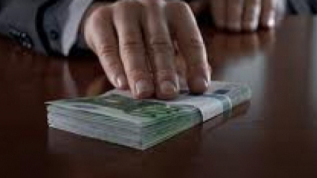 La Cassazione ha confermato che la mazzetta per una raccomandazione non va restituita