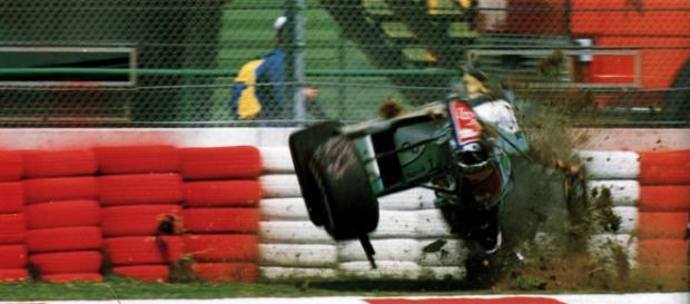 Acidente de Barrichello foi o início de um trágico Grande Prêmio Acidente de Barrichello foi o início de um trágico Grande Prêmio