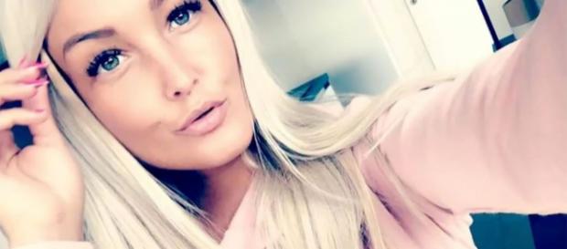 Aurélie Dotremont dévoile sa nouvelle poitrine après son opération de chirurgie esthétique ? Aurélie Dotremont dévoile sa nouvelle poitrine après son opération de chirurgie esthétique ?