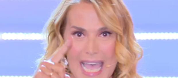 Barbara d'Urso furiosa e umilia i concorrenti Barbara d'Urso furiosa e umilia i concorrenti