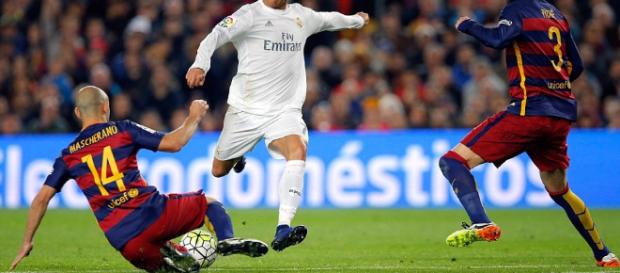 se produce un enfrentamiente entre el real madrid y el barca se produce un enfrentamiente entre el real madrid y el barca