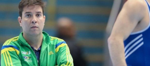 Técnico é acusado de abusar de crianças atletas Técnico é acusado de abusar de crianças atletas