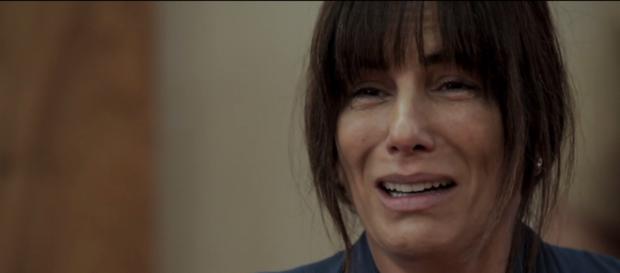 Beth decide se suicidar para conseguir doar rim para Adriana em O Outro Lado do Paraíso (Foto: TV Globo) Beth decide se suicidar para conseguir doar rim para Adriana em O Outro Lado do Paraíso (Foto: TV Globo)