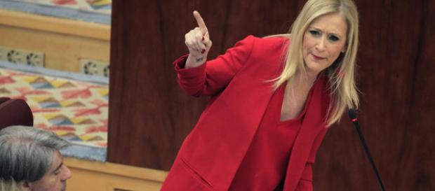 Cristina Cifuentes, al borde del abismo. Cristina Cifuentes, al borde del abismo.