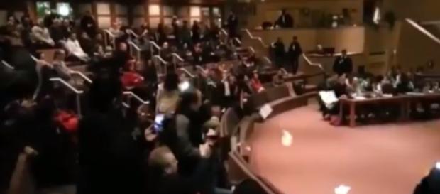 Kanada: protest przeciwko przymusowi nauki islamu w szkole. Kanada: protest przeciwko przymusowi nauki islamu w szkole.