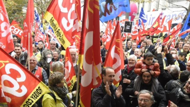 Macron face à la fronde sociale et pas seulement celle de la SNCF