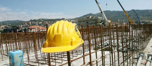 Calabria, crolla muro in un cantiere: morti due operai e un ferito