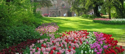 Il Castello di Pralormo durante Messer Tulipano (foto www.ilturista.info).