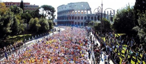 Maratona di Roma, come ogni anno partecipazione massiccia di turisti e professionisti