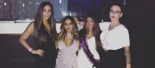 Sammi Giancola poses with her 'Jersey Shore' co-stars. [Photo via Instagram]