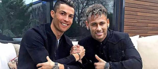 Cristiano Ronaldo mais longe de Neymar Cristiano Ronaldo mais longe de Neymar