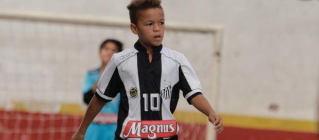 David foi o jogador mais jovem a assinar um contrato David foi o jogador mais jovem a assinar um contrato