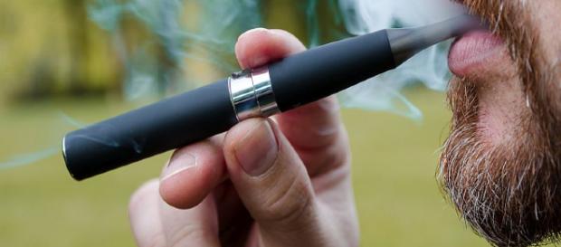 Encuentran metales tóxicos en el vapor de los cigarrillos electrónicos - healthday.com Encuentran metales tóxicos en el vapor de los cigarrillos electrónicos - healthday.com