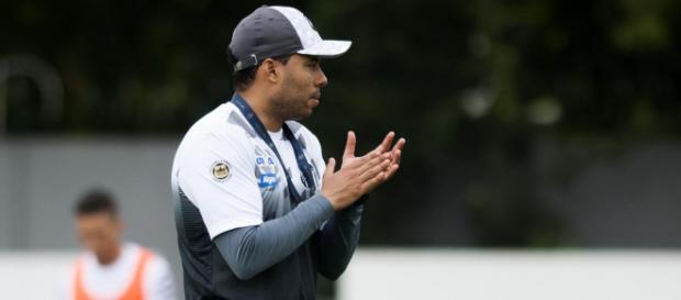 Jair deu alguns minutos para Leandro Donizete Jair deu alguns minutos para Leandro Donizete
