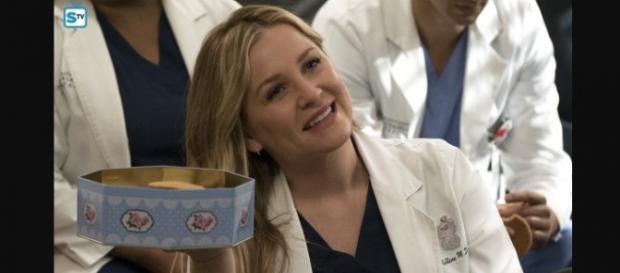 Jessica Capshaw - Arizona Robbins FONTE: Spoiler tv Jessica Capshaw - Arizona Robbins FONTE: Spoiler tv