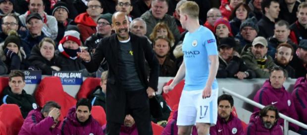 Pep Guardiola viveu noite difícil em Anfield Road Pep Guardiola viveu noite difícil em Anfield Road