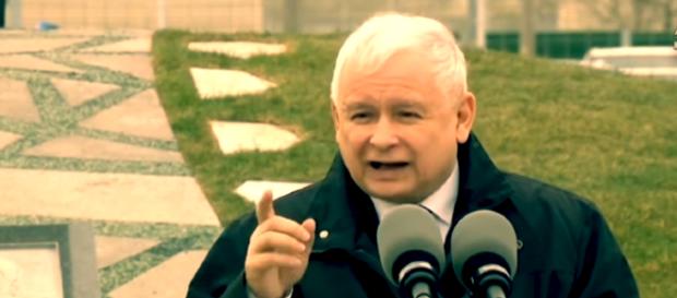 Prezes PiS Jarosław Kaczyński na Węgrzech (youtube.com). Prezes PiS Jarosław Kaczyński na Węgrzech (youtube.com).