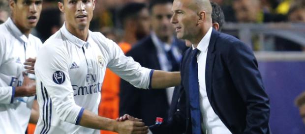 Real Madrid : Le geste incroyable de Zidane à l'encontre de Ronaldo ! Real Madrid : Le geste incroyable de Zidane à l'encontre de Ronaldo !