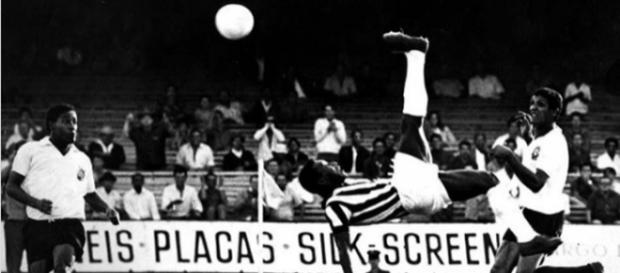 Santos lembrou um lance do Rei contra o Corinthians Santos lembrou um lance do Rei contra o Corinthians