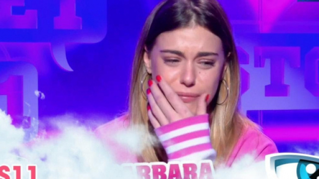 Barbara (Les Anges 10) est harcel&eacute;e depuis six ans par une femme jalouse