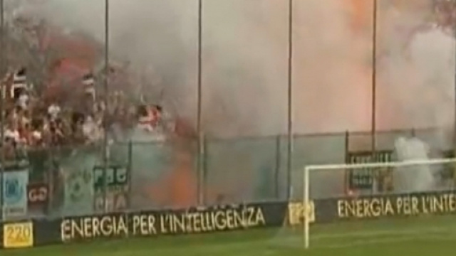 I tifosi del Foggia presenti allo stadio &ldquo;Giovanni Zini&rdquo; per Cremonese-Foggia del 25 maggio 2008, semifinale playoff di Serie C1 girone A