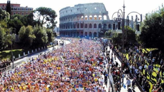 Maratona di Roma, come ogni anno partecipazione massiccia di turisti e professionisti