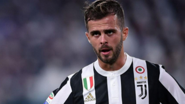 PSG : Pjanic intéresse également Chelsea !