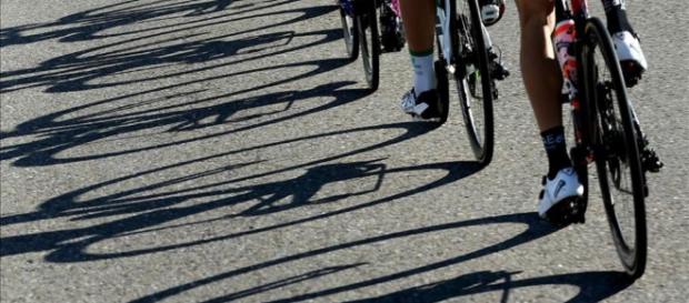 Nueve ciclistas heridos, dos graves, arrollados por un coche Nueve ciclistas heridos, dos graves, arrollados por un coche