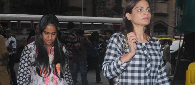 Photos : Salman Khan day at court Pictures ... (Filmibeat/Youtube) Photos : Salman Khan day at court Pictures ... (Filmibeat/Youtube)