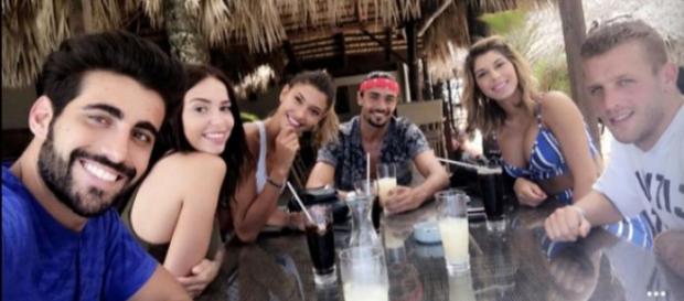Sarah Lopez et Jordan sont le premier couple officiel de La Villa des Cœurs Brisés 4 ! Sarah Lopez et Jordan sont le premier couple officiel de La Villa des Cœurs Brisés 4 !