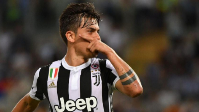 In foto, l'ormai famosa Dybala mask
