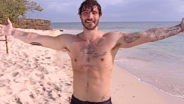 Isola dei Famosi, spari nell'hotel dove soggiorna De Martino