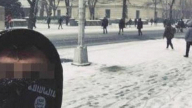 turista italiano si fa un selfie a New York, ma l'Isis lo ritocca e l'FBI lo interroga