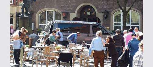 Il furgone che ha travolto la folla nella piazza d Kiepenkerl