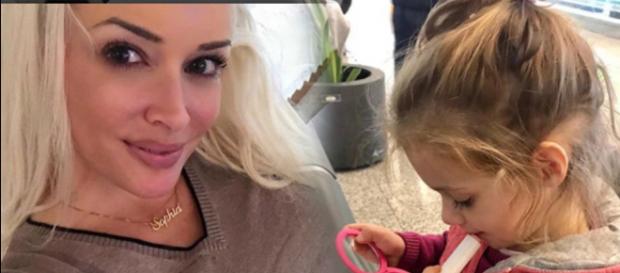 Daniela Katzenberger steht zu einer kleiner Auszeit und ist deswegen noch lange keine Rabenmutter Daniela Katzenberger steht zu einer kleiner Auszeit und ist deswegen noch lange keine Rabenmutter