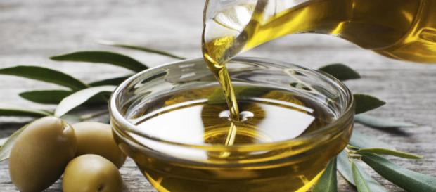 El aceite de oliva tiene muchos beneficios para mantener una vida saludable. El aceite de oliva tiene muchos beneficios para mantener una vida saludable.