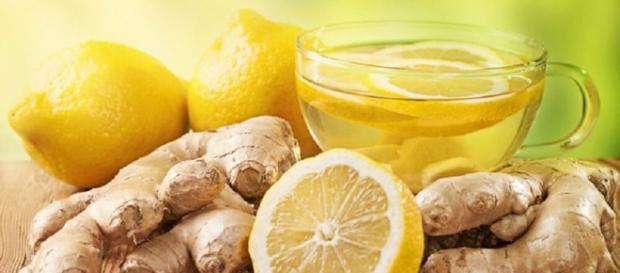 El limón y el jengibre tienen muchas propiedades que ayudan a la salud y también son desintoxicantes efectivos El limón y el jengibre tienen muchas propiedades que ayudan a la salud y también son desintoxicantes efectivos