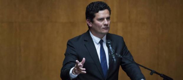 Moro decretou prisão de Lula, do PT Moro decretou prisão de Lula, do PT