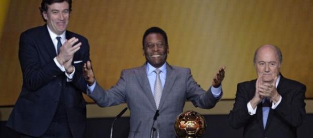 Neymar ressemble plus à Messi qu'à Ronaldo selon Pelé Neymar ressemble plus à Messi qu'à Ronaldo selon Pelé