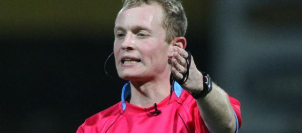 Robert Hicks was the referee on Friday night, but the linesmen were to blame for the terrible try decision. Image Source - you-are-the-ref.com Robert Hicks was the referee on Friday night, but the linesmen were to blame for the terrible try decision. Image Source - you-are-the-ref.com