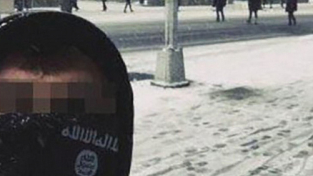 Il selfie modificato dall'Isis che ha fatto scattare l'interrogatorio del turista italiano