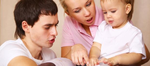 Los niños aprenden con el ejemplo de los padres Los niños aprenden con el ejemplo de los padres