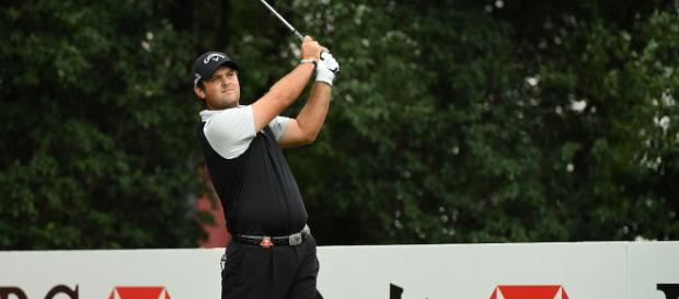 Patrick Reed celebra el lanzamiento de un águila en el hoyo 15 Patrick Reed celebra el lanzamiento de un águila en el hoyo 15