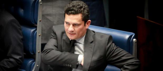 Sérgio Moro expõe desobediência de Lula Sérgio Moro expõe desobediência de Lula
